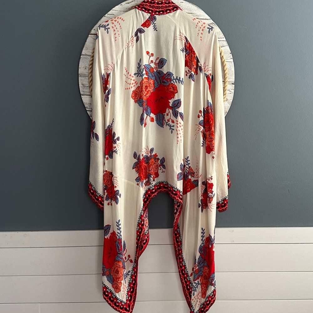 Red Floral Kimono - Picture 2 of 11
